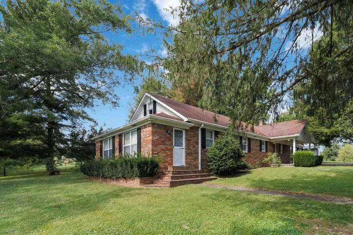 Property Photo:  2060 U.s. 150  KY 40484 