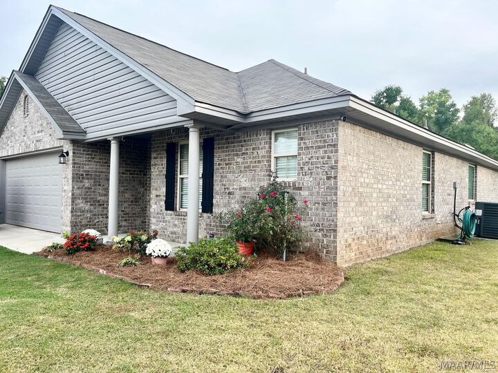 Property Photo:  20 Ivory Court  AL 36054 