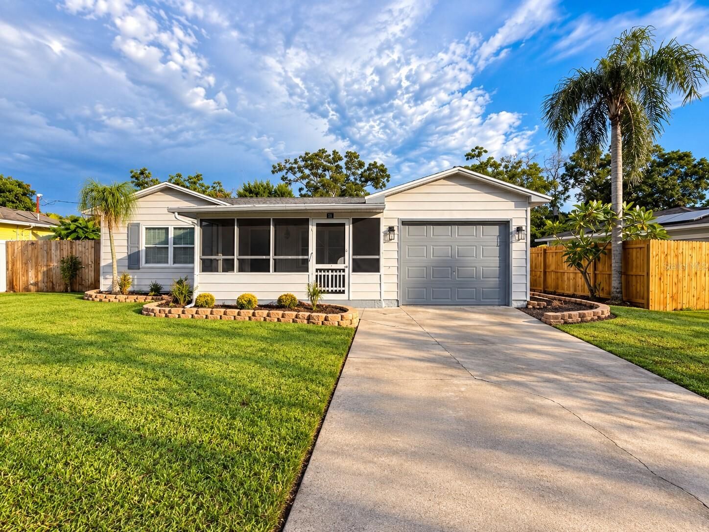 Property Photo:  109 W Grapefruit Circle  FL 33759 