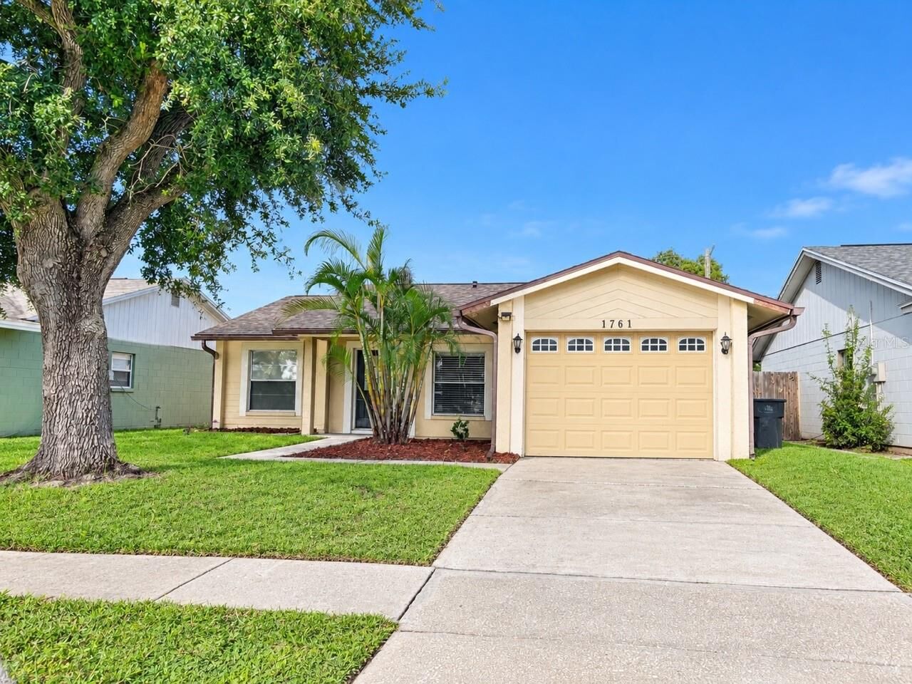 Property Photo:  1761 Lakeview Village Drive  FL 33510 