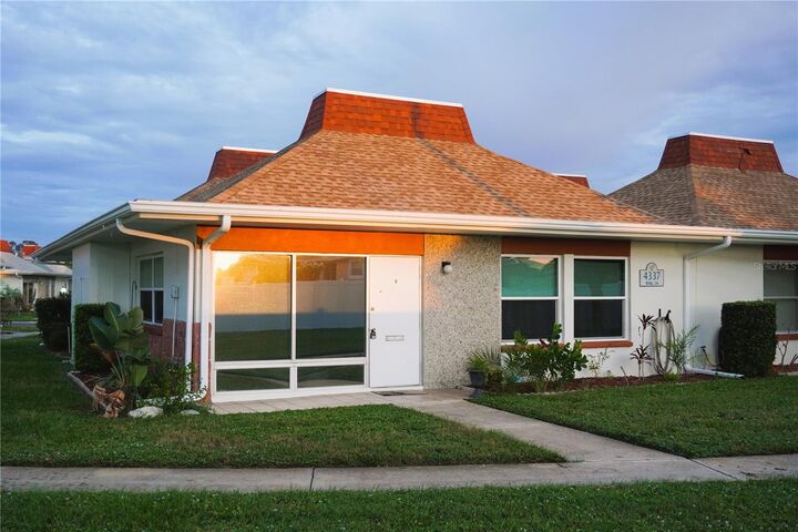 Property Photo:  4337 Tahitian Gardens Circle  FL 34691 