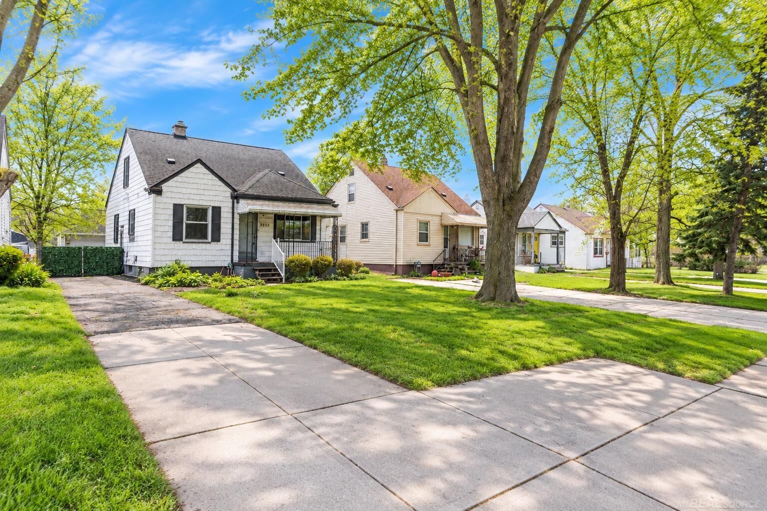 Property Photo: 2980 Greenfield Road MI 48072