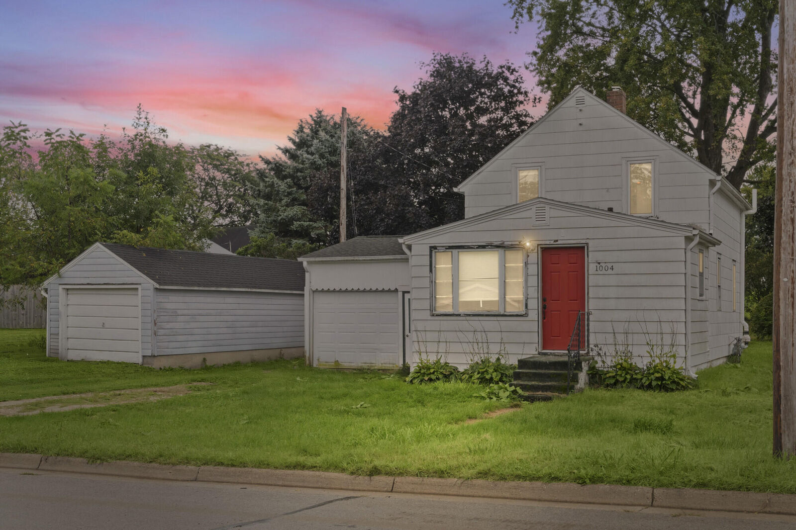 Property Photo: 1004 E Main St MN 55921