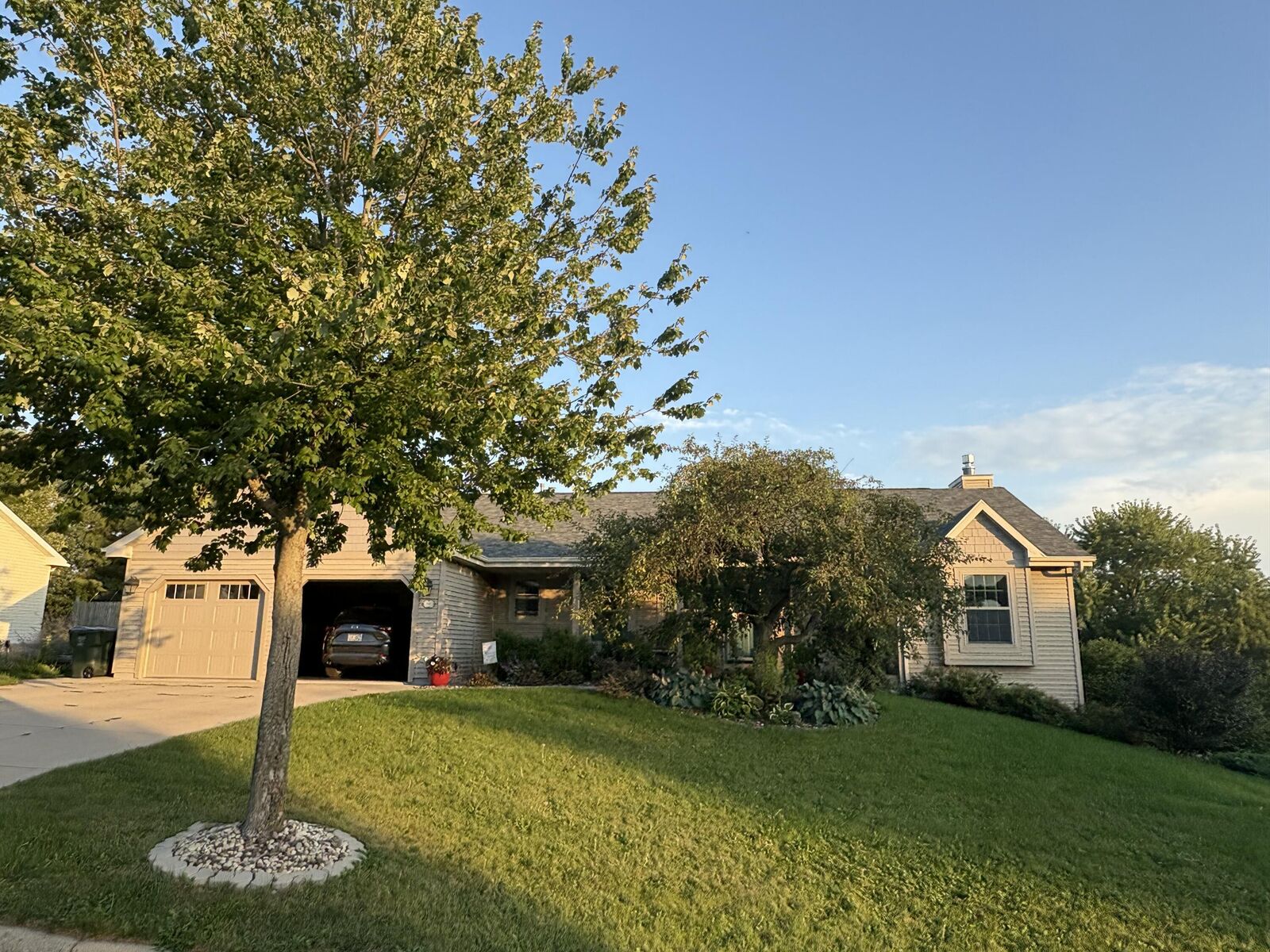 Property Photo:  1112 Seminole Dr  WI 53538 