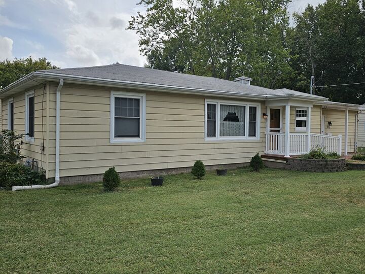Property Photo:  717 Airport Road  IL 62864 