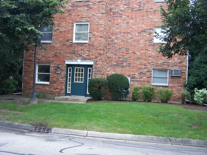 Property Photo: 4408 W Shamrock Lane 2-C IL 60050