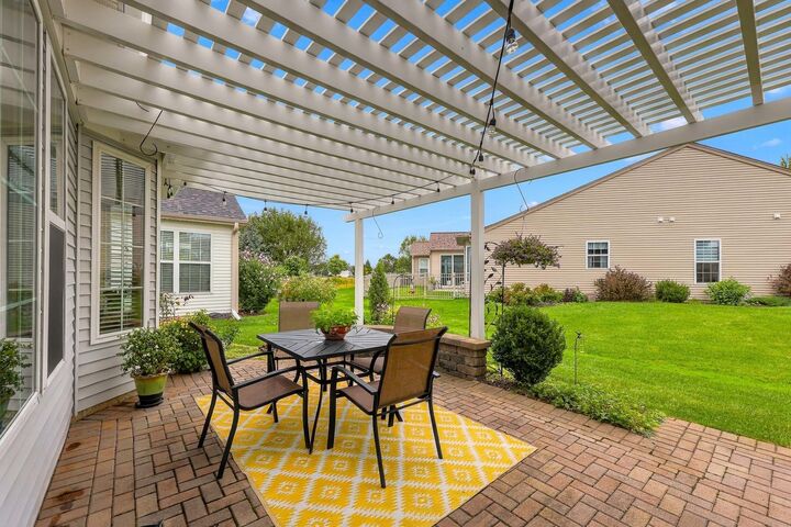 Property Photo: 12211 Russet Lane IL 60142