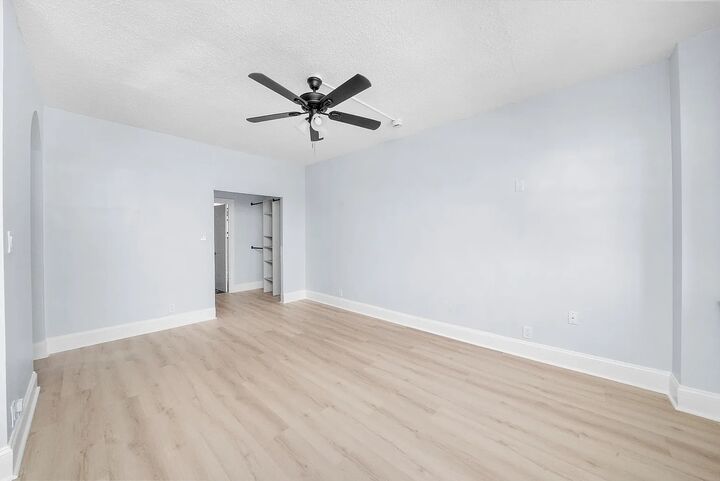 Property Photo: 5135 S Blackstone Avenue 206 IL 60615
