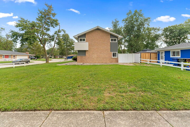 Property Photo:  369 Waverly Street  IL 60466 