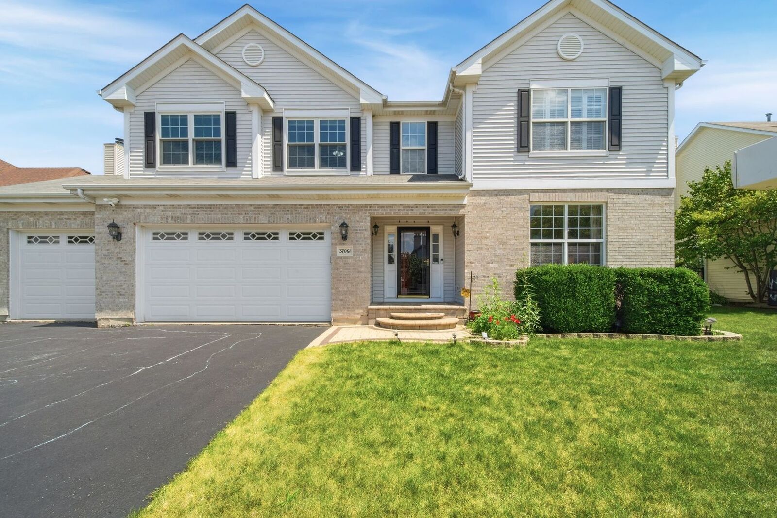 Property Photo: 37061 N Bonnie Brae Road IL 60046