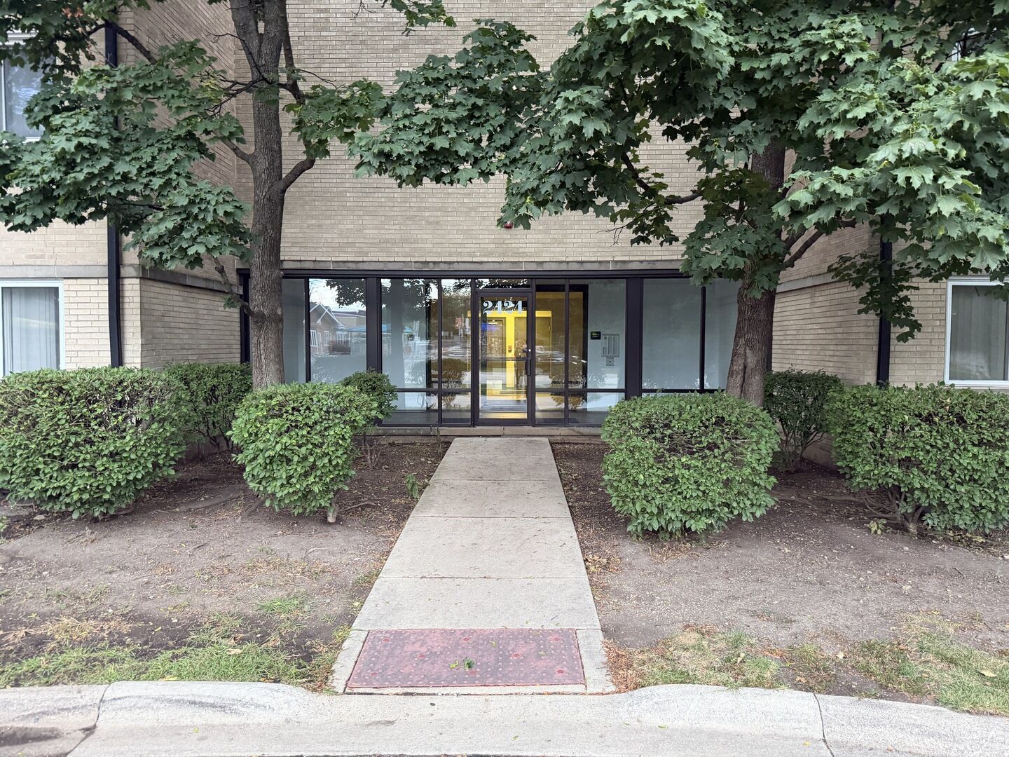 Property Photo:  2424 E Oakton Street 4H  IL 60004 