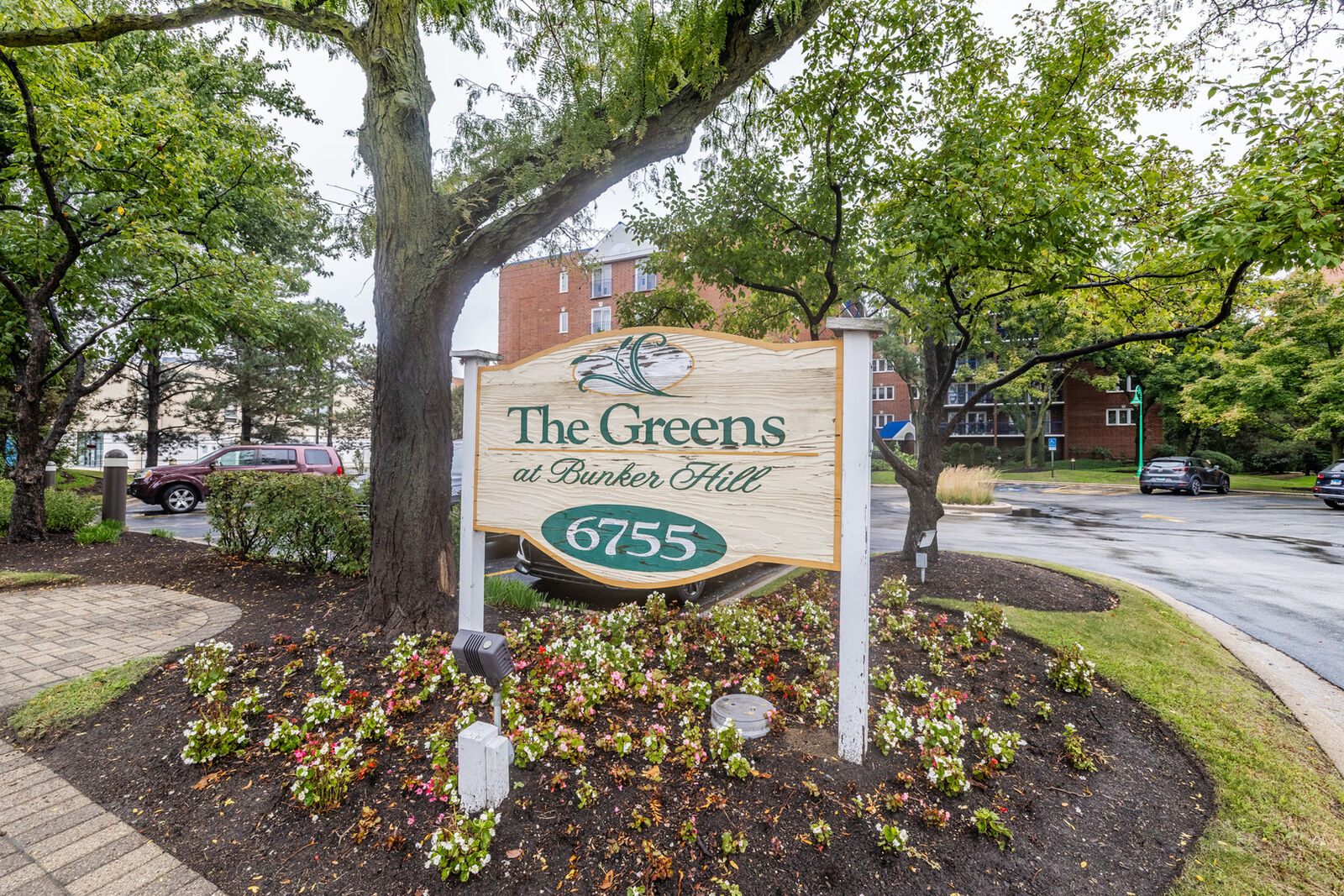Property Photo: 6755 N Milwaukee Avenue 505 IL 60714