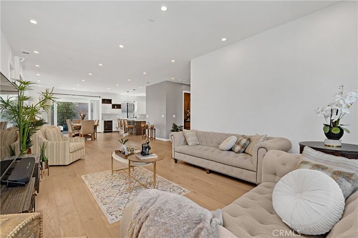 Property Photo: 17812 Bromley Court CA 91316