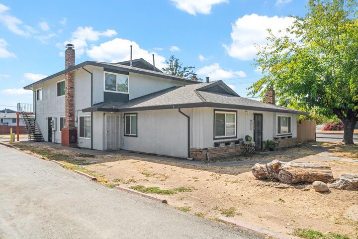 Property Photo:  5593 Keoncrest Circle  CA 95841 