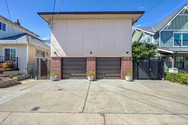 Property Photo: 2534 San Fernando Way CA 95818