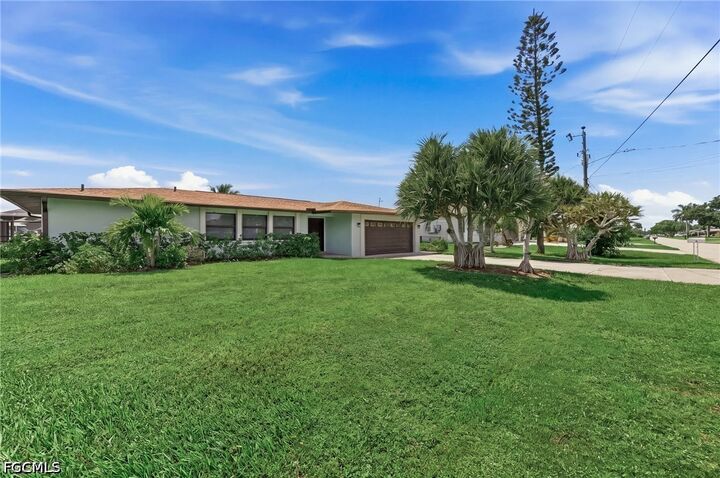 Property Photo:  1928 SE 15th Terrace  FL 33990 