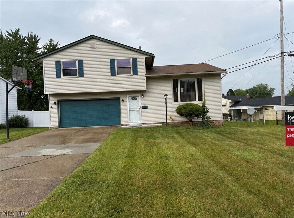 Property Photo: 24881 Ridgeline Drive OH 44146