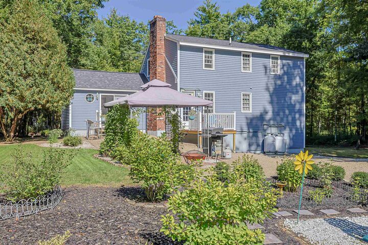 Property Photo:  145 County Road  NH 03110 