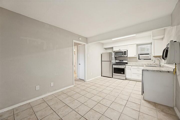 Property Photo: 1001 W Elm Street 204 TX 75020