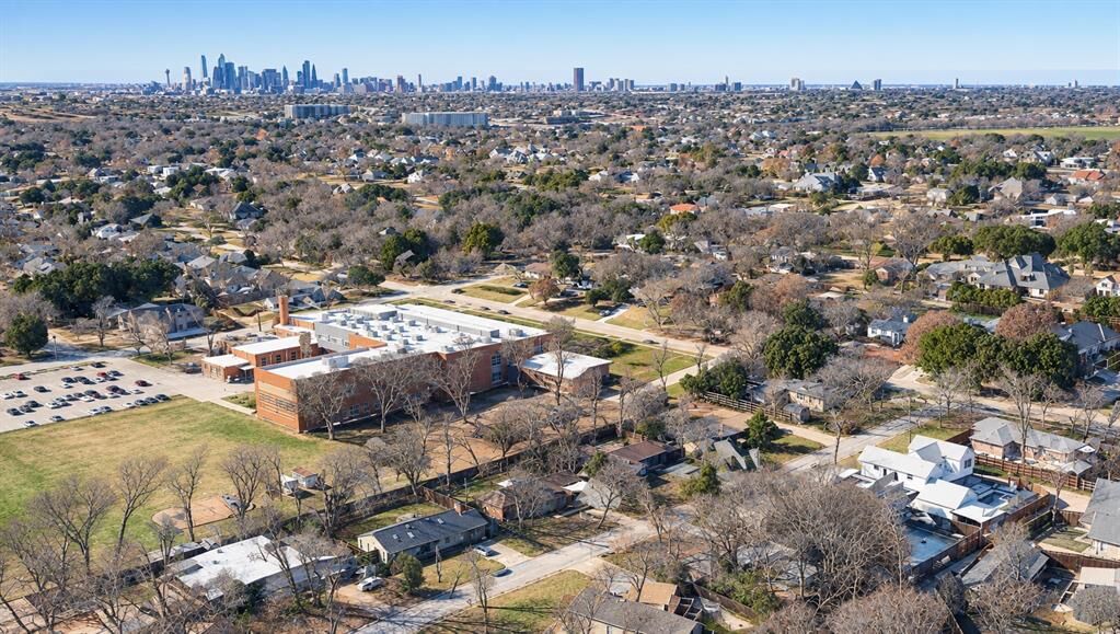 Property Photo: 1727 Whittier Avenue TX 75218