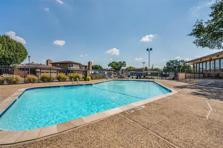Property Photo: 10 W Meadow Lane TX 76021
