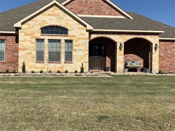 Property Photo: 2700 Jessica Way Lane TX 75189