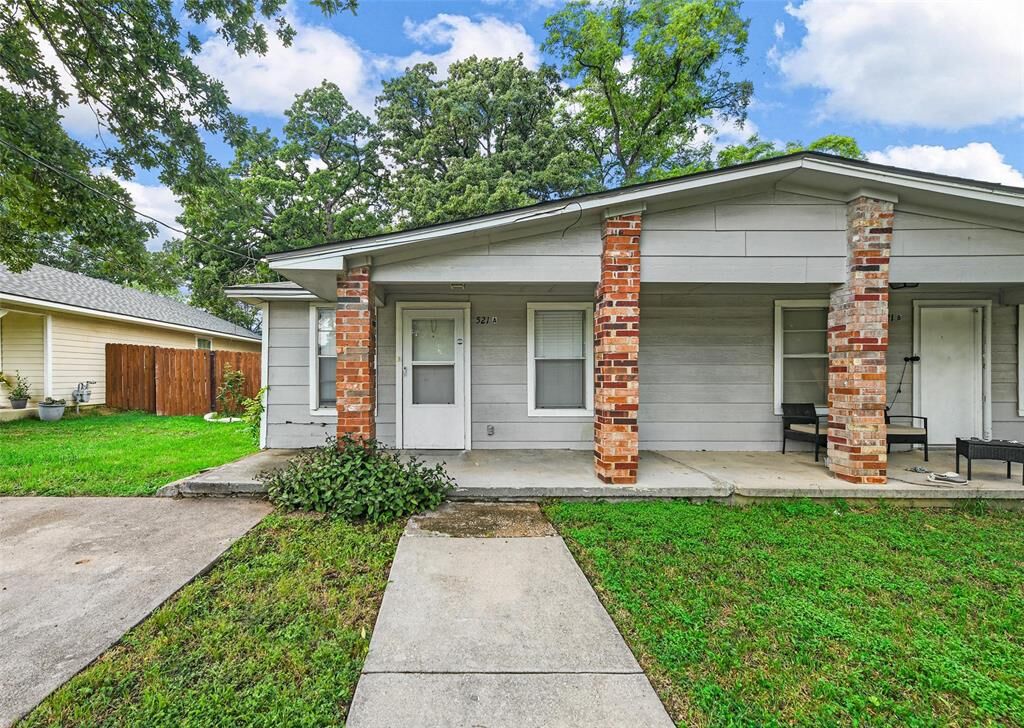 Property Photo: 521 Ruth Street A TX 76205