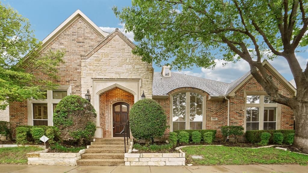 Property Photo:  104 Stonehaven Court  TX 75072 