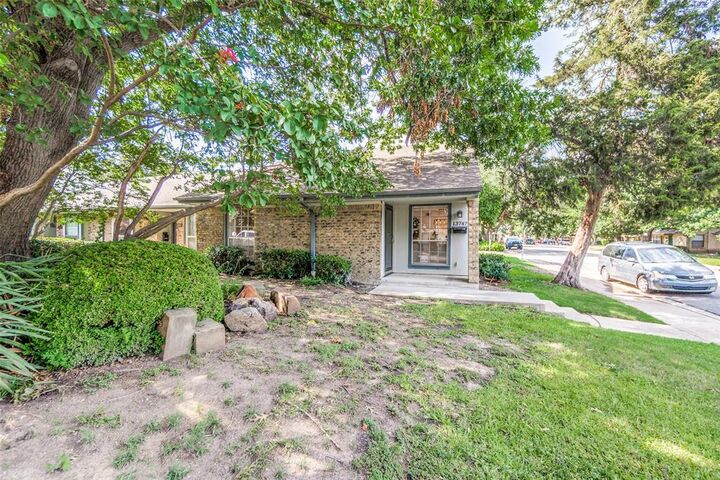 Property Photo:  13747 Flagstone Lane  TX 75240 