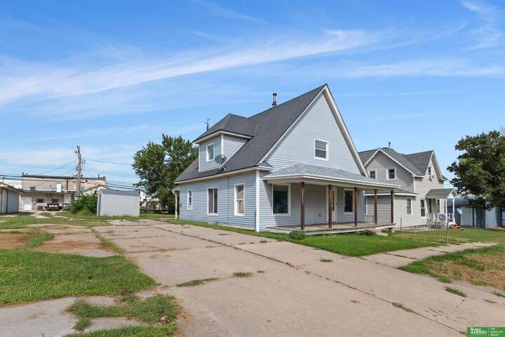 Property Photo:  412 2nd Street  NE 68405 