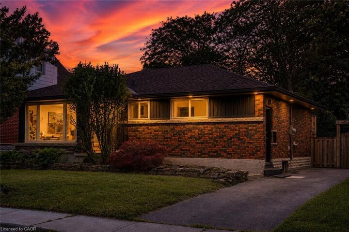 Property Photo:  83 East 15th Street  ON L9A 4E8 