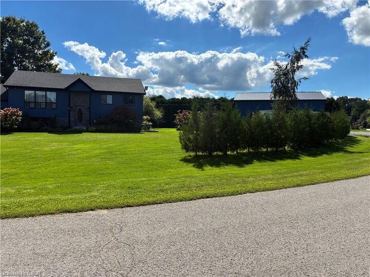 Property Photo:  4 Rosemarie Boulevard  ON N4B 2W4 