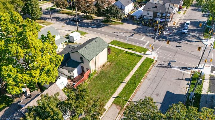 Property Photo:  129 Erie Avenue  ON N3S 2G3 