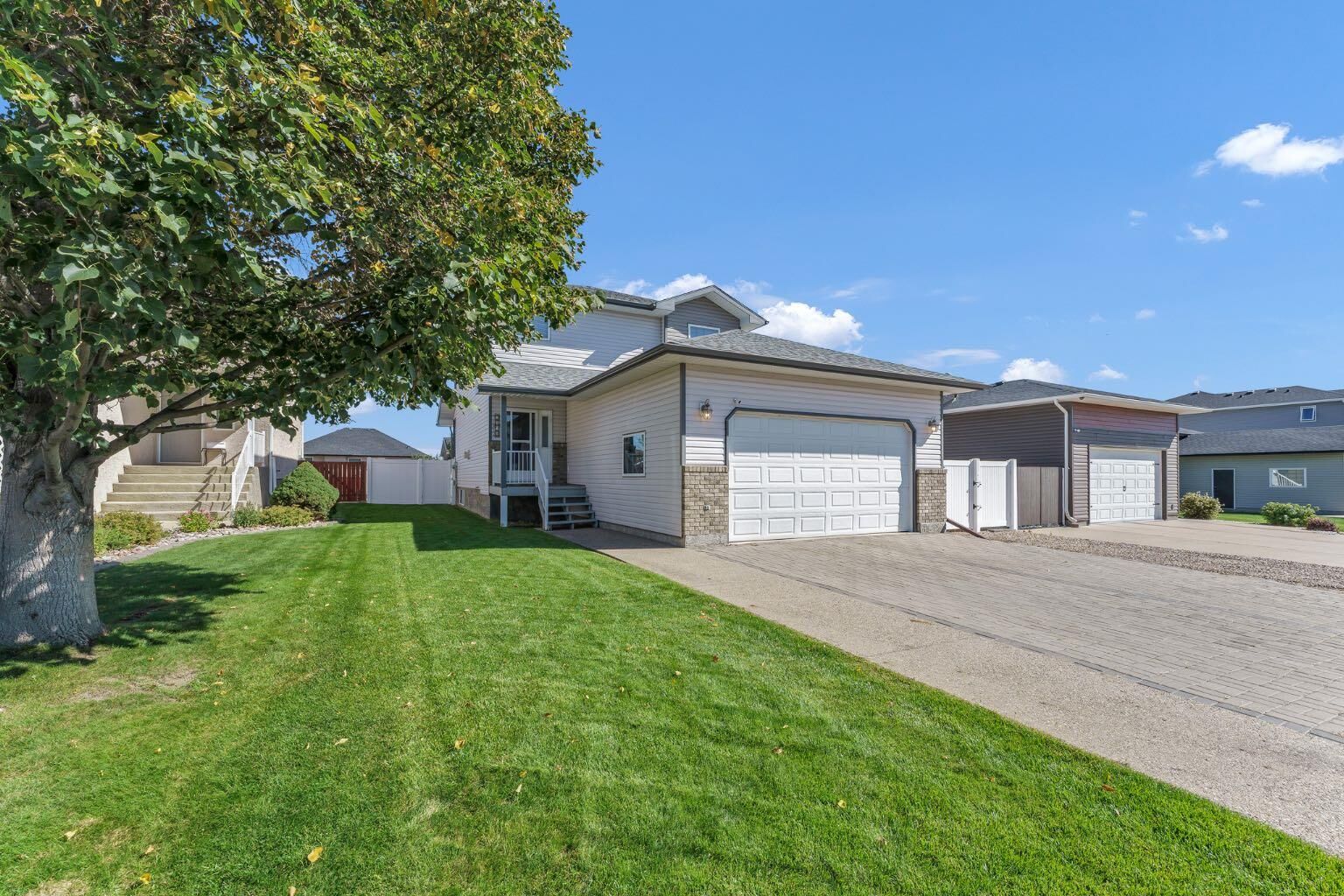 Property Photo: 2459 7 Avenue NE AB T1C 1Y5