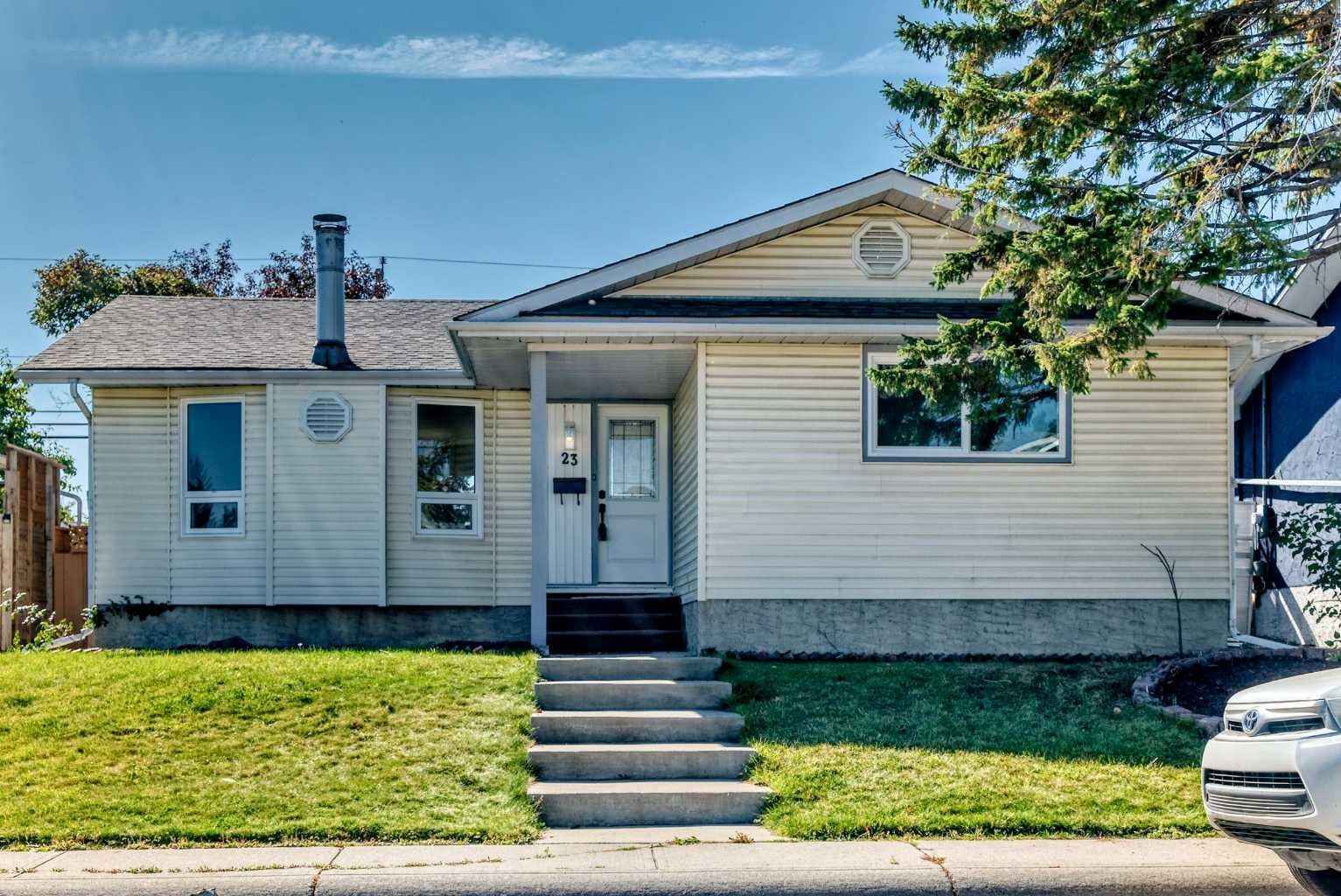 Property Photo: 23 Penworth Crescent SE AB T2A 4C5