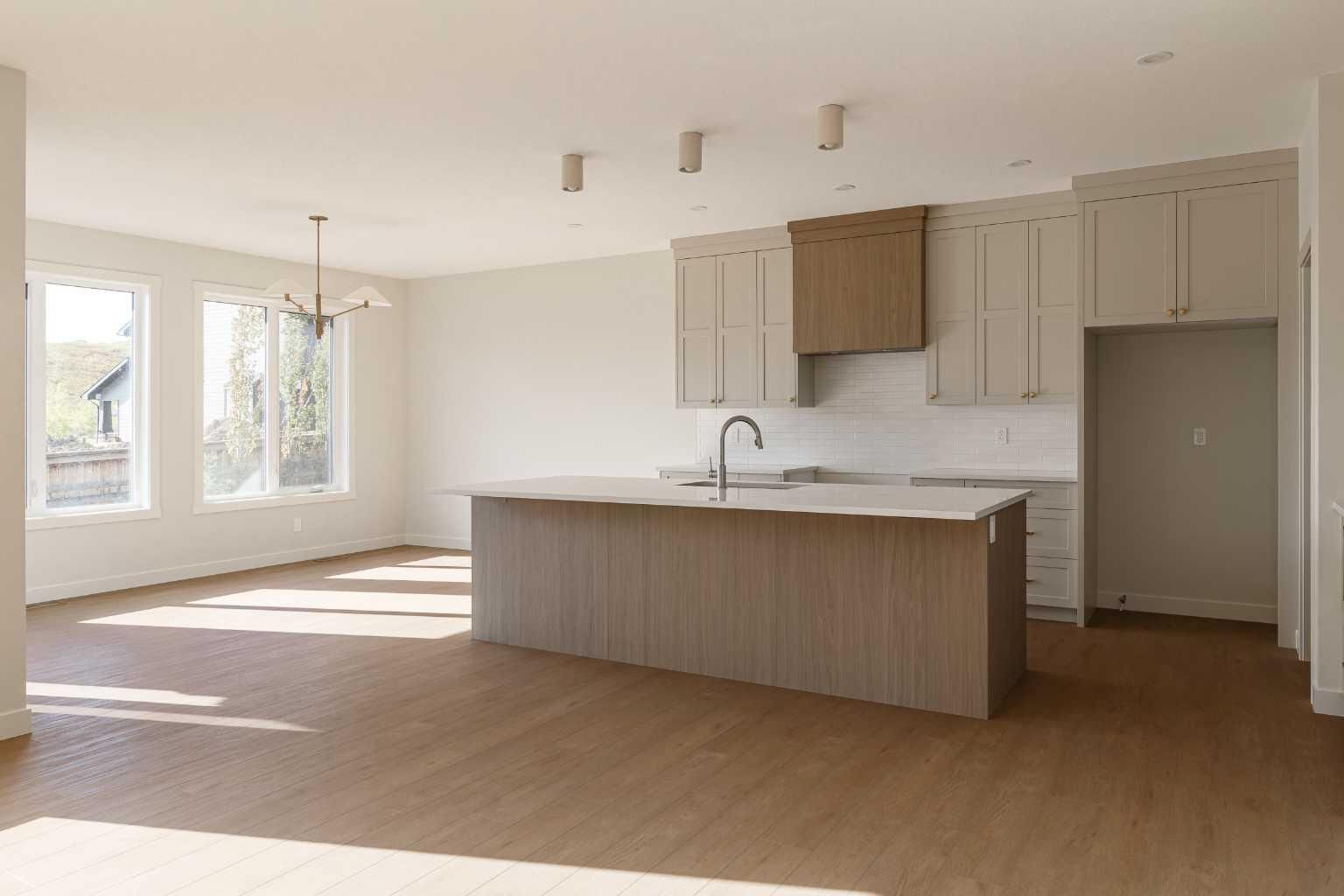 Property Photo:  141 Creekstone Hill SW  AB T2X 5G6 