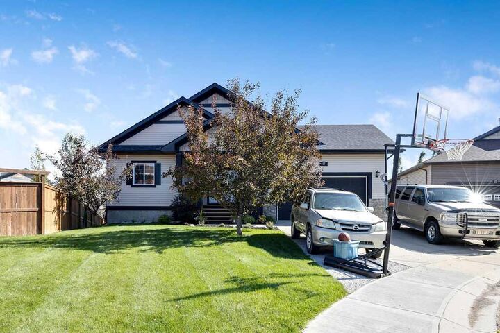 Property Photo:  17 Dain Place NW  AB T0J 1X1 