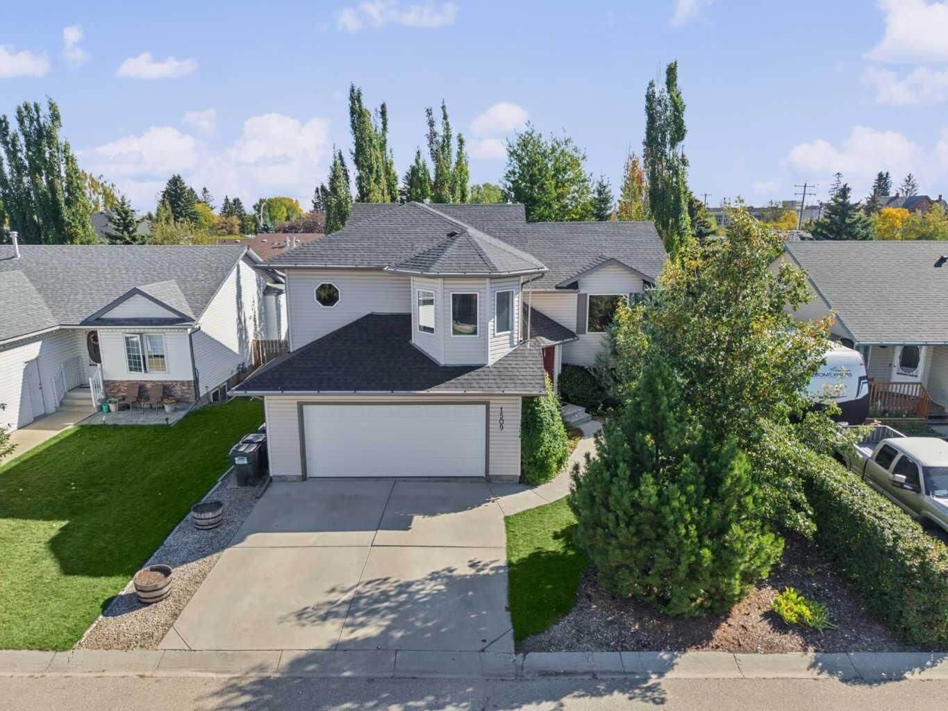 Property Photo:  1509 Mary Place  AB T0M 0W0 