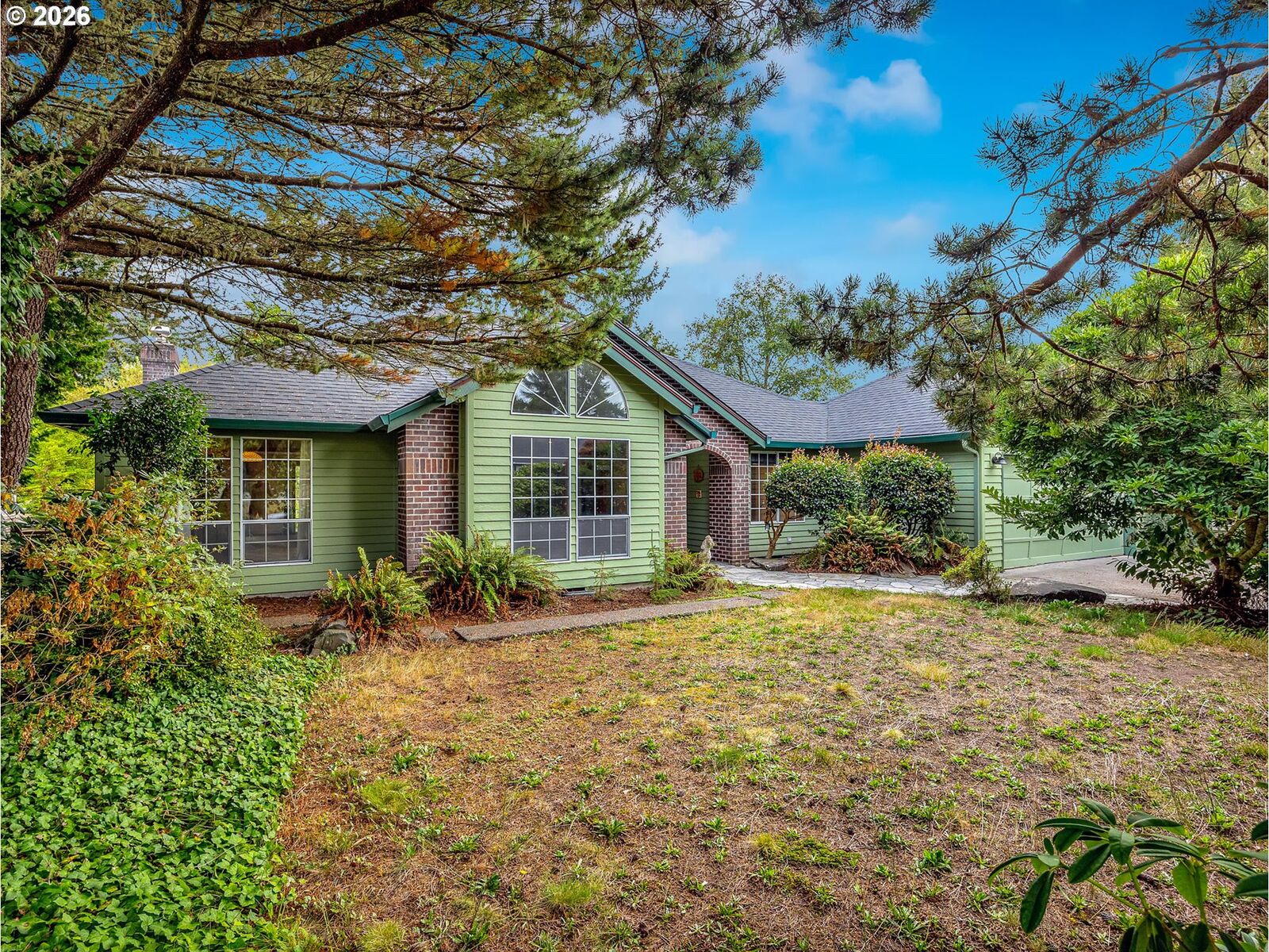 Property Photo: 33726 Lake Front Dr OR 97146