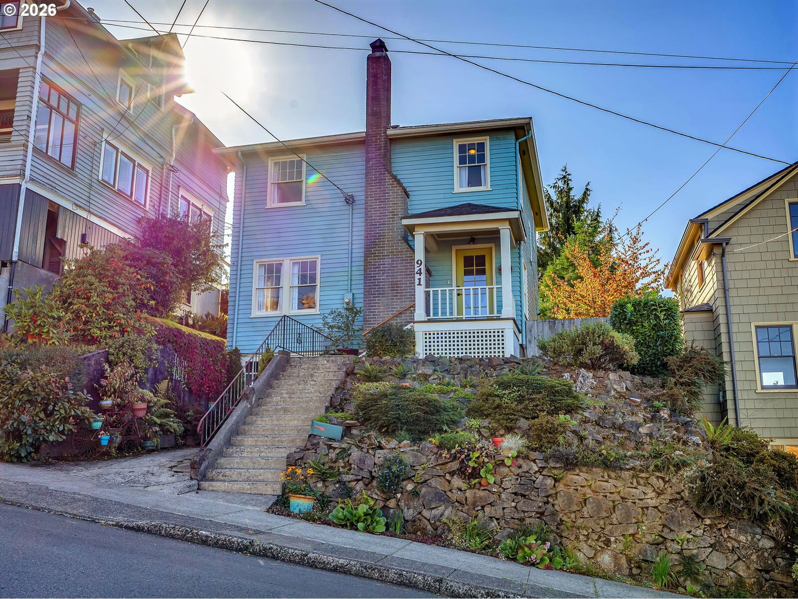 Property Photo:  941 16th St  OR 97103 