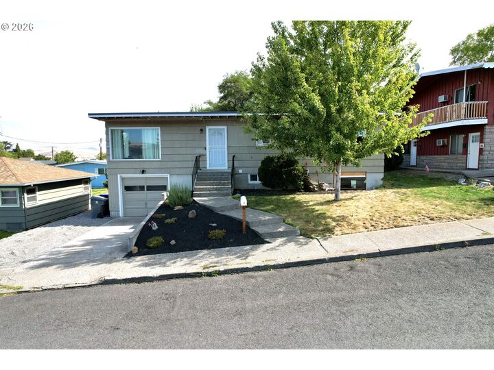 Property Photo: 1106 Oregon St OR 97058