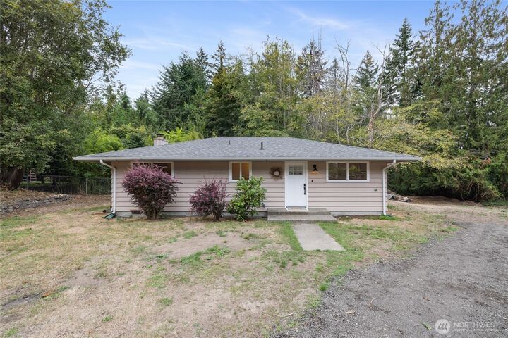 Property Photo: 811 Hyak Way WA 98333