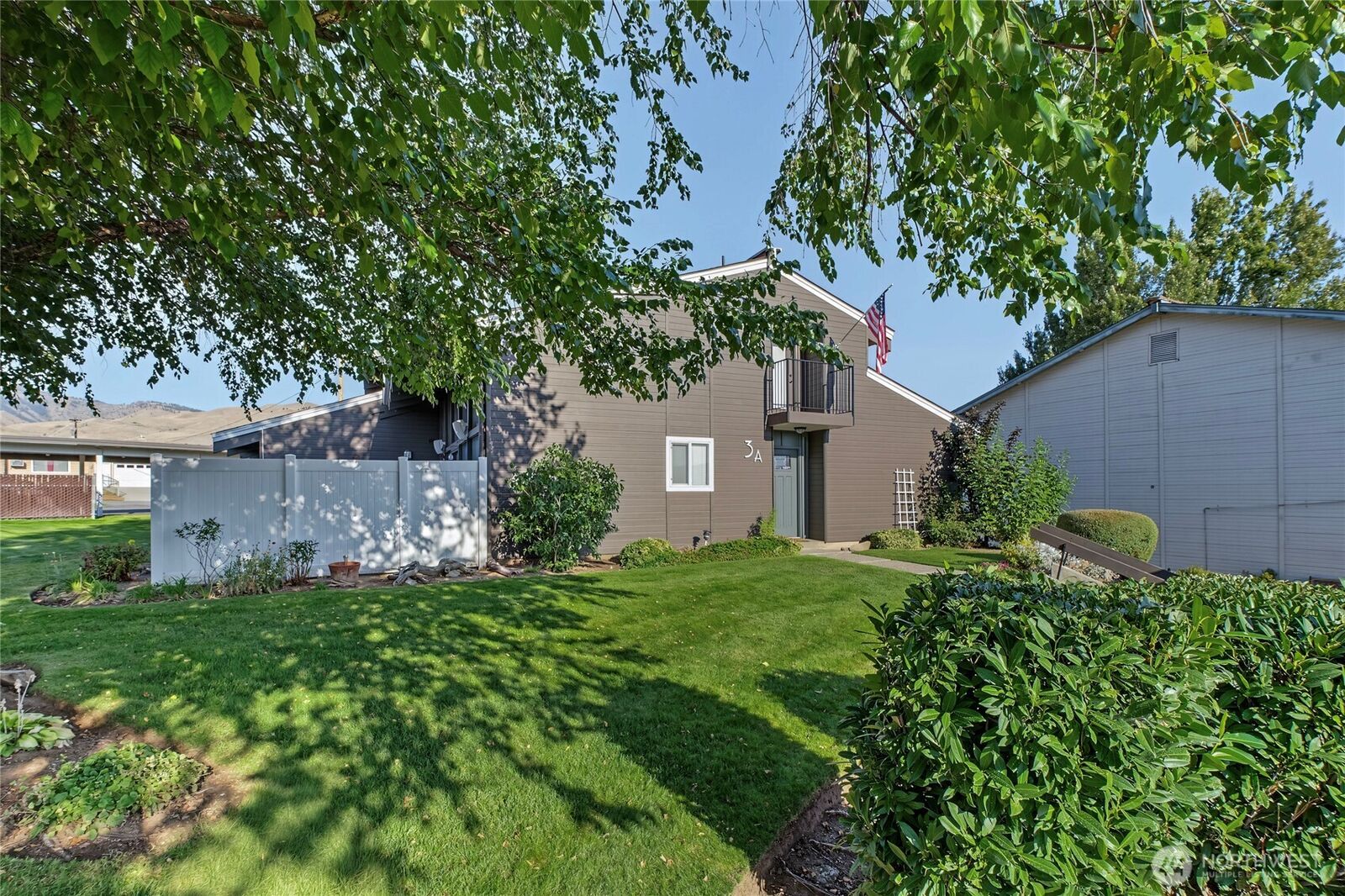Property Photo:  10 S Cove A-3  WA 98801 