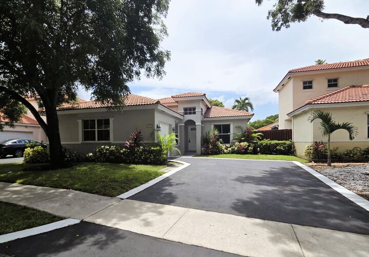 Property Photo: 533 NW 47th Avenue FL 33063