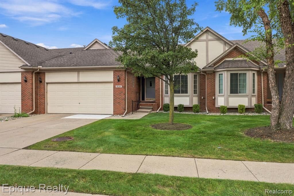 Property Photo:  28181 Cottonwood Court 31  MI 48047 