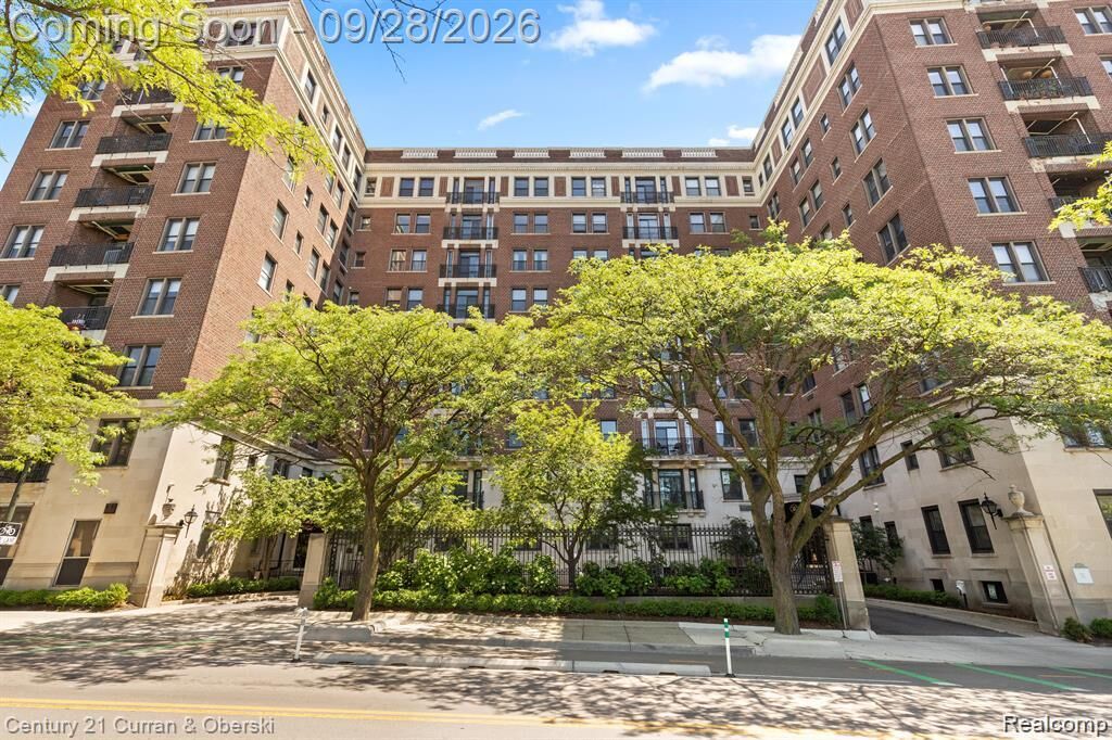 Property Photo: 2900 E Jefferson D501 MI 48207