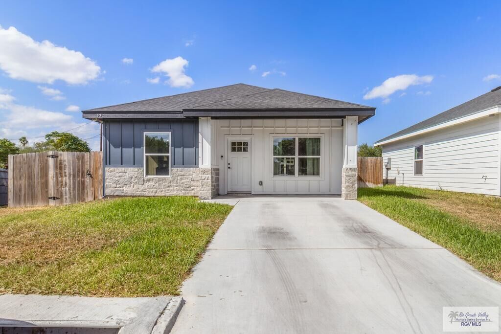 Property Photo: 522 W Davis St TX 78550