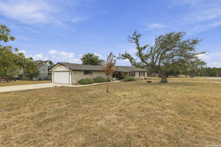 Property Photo: 297 Starburst Ln TX 78003