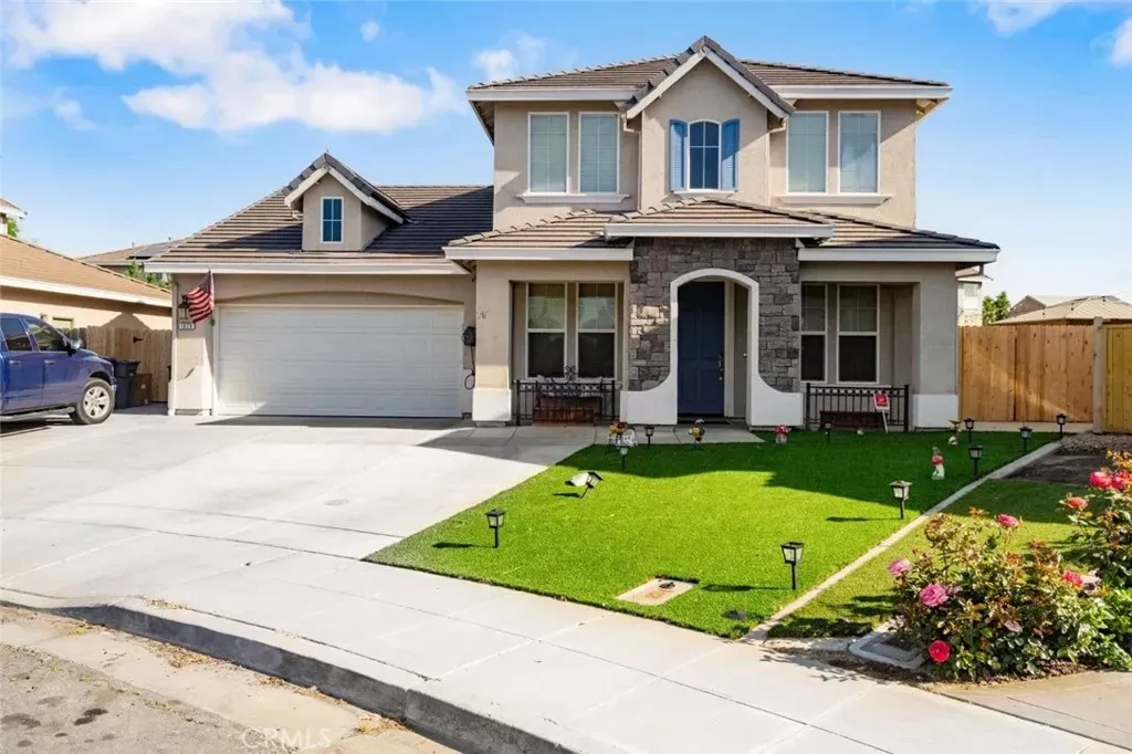 Property Photo:  1079 San Jose  CA 93637 