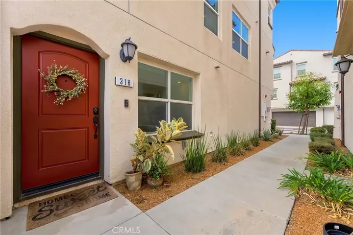 Property Photo:  318 S Quadrilateral  CA 92802 